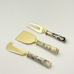 Elegante Juego de Utensilios para Queso de Acero Inoxidable con Acabado Dorado, Juego de 3 Piezas con Mangos de Resina Verde, Cuchillos para Tabla de Charcutería, Precio Accesible - Product Image 6
