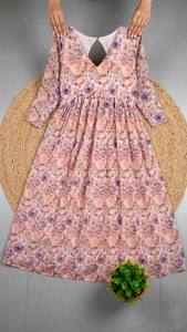 Vestido Midi de Chifón Alfino de Alta Demanda con un Look Moderno y Elegante y Ajuste Cómodo para Ropa de Mujer Disponible para la Venta - Product Image 3