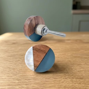 Pomo de Mueble Redondo Moderno de Madera con Incrustaciones de Resina Turquesa y Hueso para Muebles del Hogar, Gabinetes y Tiradores de Cajones - Product Image 1