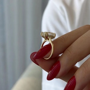แหวนหมั้นเพชรแบบซ่อนทรงกรงเล็บคู่4กะรัต14K/18K ได้รับการรับรองจาก IGI เพชรชั้นดีดีไซน์ทันสมัย - Product Image 3