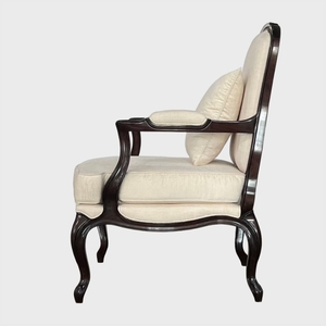 Sillón de Madera de Caoba de Alta Calidad con Cojín y Acabado Negro para Uso en Interiores - Product Image 2