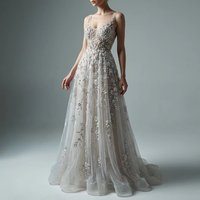 Robe de soirée de luxe blanche de haute qualité, col licou, entièrement perlée à la main, ornée de cristaux, en tulle plissé, longueur ras du sol, coupe trompette/sirène, avec traîne.
