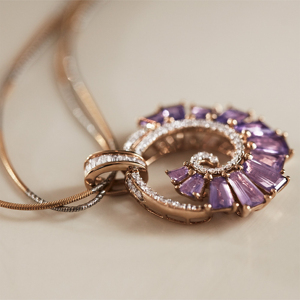 Collar de Lujo para Mujer con Colgante de Amatista Chapado en Oro de 18K y Detalles de Diamantes, Cadena de Serpiente, Joyería para Fiesta - Product Image 3