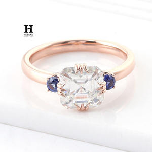 แหวนหมั้นเพชรทรงแอสเชอร์คัท 14K ทองคำขาวสั่งทำพิเศษ ประดับเพชรสเต็ปคัทและพลอยไพลินสีน้ำเงินด้านข้าง - Product Image 5