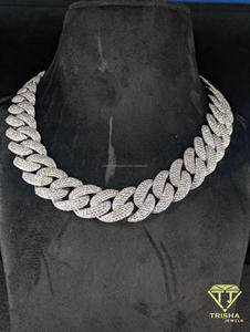 Cadena Cubana de Lujo Estilo Hip Hop con Piedras de Moissanita y Placa Central con la Letra FASHION de Trisha Jewels - Product Image 2