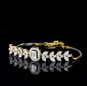 Bracelet élégant à motif feuille d'or – Bijoux en diamant de laboratoire taille émeraude pour mariages - Product Image 3