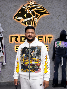 Sweat-shirt à capuche zippé blanc sur mesure pour homme, coupe oversize, style streetwear avec impression frontale et patchs sur les manches - Product Image 1
