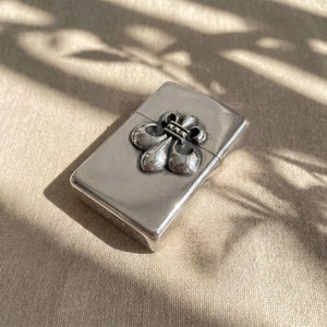 Caja de Cigarrillos Clásica de Aluminio Plateado con Diseño en Relieve de Flor de Lis, Duradera para Uso Doméstico - Product Image 3