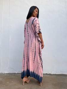 Kaftan rose et noir tie-dye N 51, robe de plage pour femmes, robe de vacances - Product Image 3