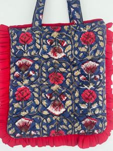 Sac fourre-tout en coton matelassé imprimé à la main style bohème vintage avec fermeture éclair, bordure à volants et longues poignées pour le shopping - Product Image 6