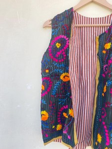 Chaqueta Reversible de Algodón Acolchado Kantha con Estampado Floral Indio Digital para Mujer, Transpirable y Ecológica para Otoño, Invierno y Primavera - Product Image 3