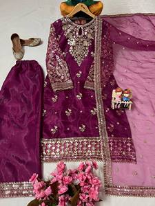 Ensemble Kurti Palazzo en Organza Brodé avec Dupatta – Tenue de Soirée Designer pour Femme avec Broderies Zari et Sequins - Product Image 6