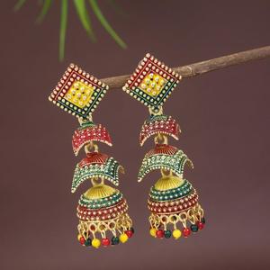Boucles d'oreilles pendantes Jhumka plaquées or 24 carats multicolores avec motif Meenakari - Product Image 5
