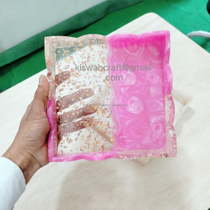 Plateau de service décoratif en résine carrée argentée de style design et luxueux, plat attrayant très demandé pour la maison, la cuisine et la table à manger - Product Image 1