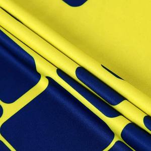 Camiseta de Fútbol Retro al por Mayor 2026, Estilo Jugador Vintage, Uniforme de Fútbol de Alta Calidad para Clubes y Equipos - Product Image 3