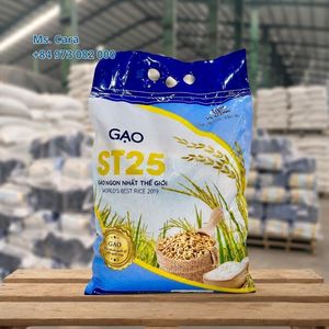 ข้าวหอมมะลิเมล็ดยาว ST25 เวียดนาม (เลือกได้ตามต้องการ) รับผลิตแบบ OEM แบรนด์ส่วนตัว จำหน่ายส่งในปริมาณมาก ราคาพิเศษสำหรับผู้ซื้อจำนวนมากในเอเชีย - Product Image 1