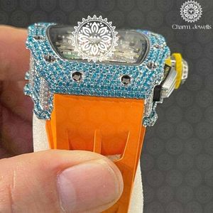 Montre de luxe Charm_Jewells en acier inoxydable, cadran analogique, verre saphir, lunette sertie de pierres bleues, bracelet en silicone orange, unisexe - Product Image 3