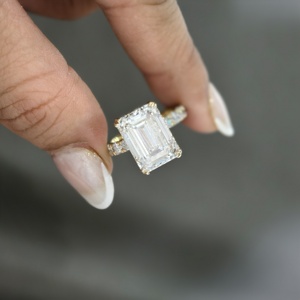 Anillos Clásicos de Compromiso, Boda y Aniversario con Banda Pavé, Diamante Cultivado en Laboratorio de Corte Esmeralda de 9 Quilates, Color E, VS1, Anillo de Oro Sólido de 14K - Product Image 5