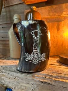 Mug à bière en corne véritable poli, fait main, gravé motif ours, de haute qualité, pour hydromel et bière, style animalier - Product Image 1
