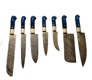 Ensemble de couteaux de chef vintage en acier Damas, fabriqués à la main, 7 pièces, écologiques, avec revêtement antiadhésif et manches en bois de résine. - Product Image 1