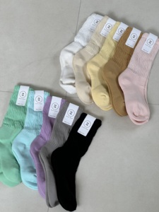 Chaussettes épaisses et très élastiques de style coréen en coton peigné aux couleurs pastel pour l'automne - Product Image 4