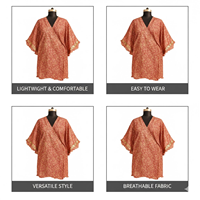 Kaftan de créateur en mélange de soie rouge à imprimé floral et feuille d'or, robe portefeuille à col en V, vêtement de nuit de luxe, longueur genou, fait main de haute qualité