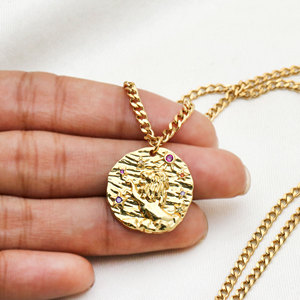 Collar con Colgante del Zodiaco Leo de Plata de Ley 925 Bañado en Oro, con Dije de Moneda Estrella y Circonitas de Colores, Joyería al por Mayor - Product Image 1