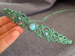 Diadema de Macramé con Labradorita y Piedra Lunar, Verde Menta, Tejida a Mano, Accesorio para el Cabello, Tiara Boho, Joyería - Product Image 4