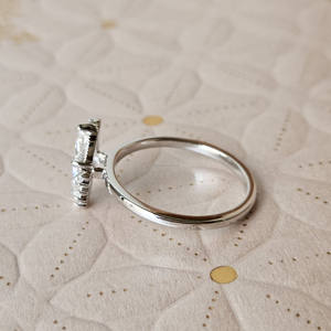 Bague de fiançailles personnalisée en diamant de laboratoire taille marquise, style classique, certifiée IGI, pour femme - Product Image 4