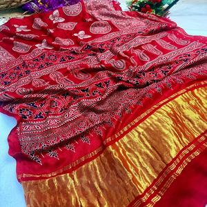 Collection de saris traditionnels en soie pure de qualité supérieure, imprimés Ajrakh, avec bordure Lagadi Patta, pour les occasions de fête, disponible en gros - Product Image 1