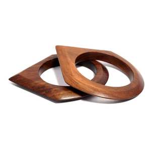 Ensemble de 2 bracelets en bois de sissoo faits à la main, lisses et empilables, bracelets triangulaires et carrés, bijoux géométriques, polis à la cire - Product Image 1
