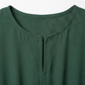 ชุดอาบายะห์ผู้หญิง สวมใส่สบาย สีตามสั่ง โลโก้สั่งทำ ผ้าโพลีเอสเตอร์คุณภาพสูง เสื้อผ้ามุสลิม แขนเสื้อแบบพับ ชุดสูทแบบเรียบร้อย คอวีแบบใหม่ - Product Image 4