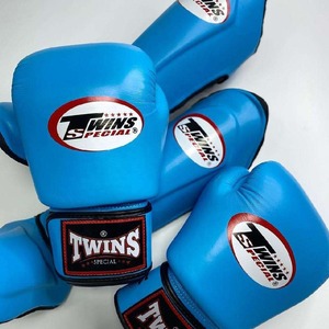 Guantes de Boxeo de Primera Calidad, Dobles, de Color Negro y Amarillo, y Espinilleras Personalizadas para Entrenamiento de Kickboxing y Boxeo - Product Image 6