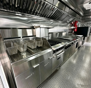 Remorque alimentaire pour pizzas entièrement équipée avec véranda et zone de grillades, camion de restauration mobile pour la vente de BBQ, <span class=keywords><strong>tacos</strong></span> et burgers - Product Image 6