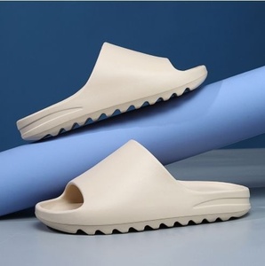 En stock – Vente en gros – Chaussons d'été pour la maison – Hommes, femmes, unisexe – Claquettes de salle de bain à plateforme épaisse – Sandales décontractées - Product Image 5