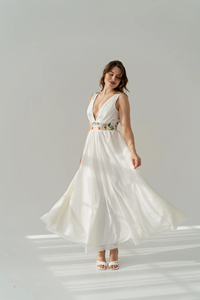 Vestido Maxi de Lino Blanco con Bordado Floral a Mano, Cuello en V, Sin Mangas, Estilo Veraniego, Silueta en A, Elegante, para Bodas - Product Image 1