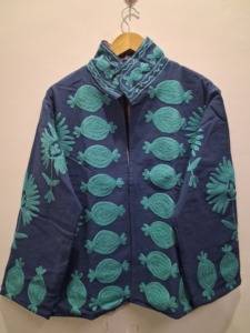Veste en velours à motifs floraux pour femmes, vêtement d'extérieur brodé à la main, manteau en velours brodé de qualité supérieure pour femmes - Product Image 1