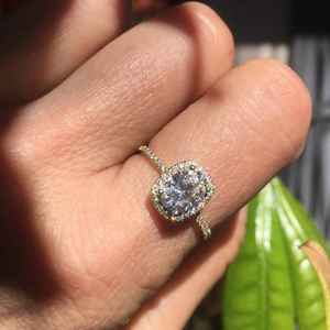 แหวนหมั้นมอสซาไนต์ทรงฮาโล่ รับรองคุณภาพ เงินแท้ 925 ชุบทอง 14K แหวนแต่งงานสำหรับผู้หญิง - Product Image 5