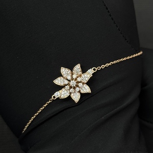 Bracelet Fleur de Lotus en Diamant, Bijou Floral en Or Rose 18 carats, Bracelet Délicat en Diamant Taille Ronde - Product Image 4