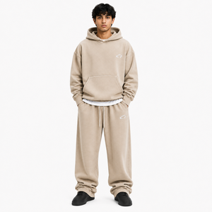 Ensemble de survêtement pour homme beige oversize avec sweat à capuche et pantalon ample en molleton, style streetwear décontracté, logo personnalisé, fournisseur en gros - Product Image 2