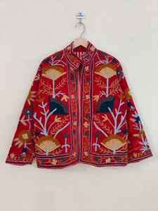 Chaqueta Exclusiva de Terciopelo Suzani Bordada a Mano: Abrigo Estilo Indio Hecho a Mano, Túnica Nupcial Boho, Chaqueta para Festivales, Regalo para Ella - Product Image 5