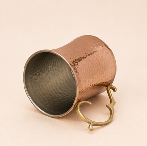 Mug à Moscow Mule en cuivre pur artisanal avec finition martelée antique et poignée décorative en laiton pour bières et cocktails - Product Image 2