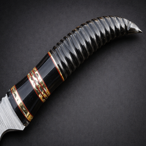 Couteau de chasse artisanal en acier Damas, lame recurve, crochet à viande, manche en corne, fabricant OEM personnalisé - Product Image 3