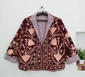 Chaqueta de terciopelo rojo granate con bordado de ojo turco para mujer, estilo boutique, ideal para festivales. - Product Image 3