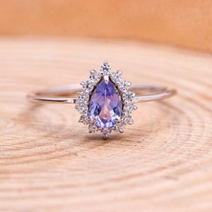 Anillo de Plata de Ley 925 con Tanzanita Natural en Forma de Pera y Circonita Cúbica, Joyas Memoria, Venta al Por Mayor - Product Image 1