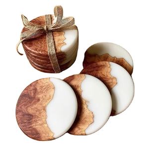 Sous-verres en bois d'acacia et résine au design terreux brun et blanc Décoration de table élégante Accessoires de boisson de qualité supérieure pour la maison - Product Image 1