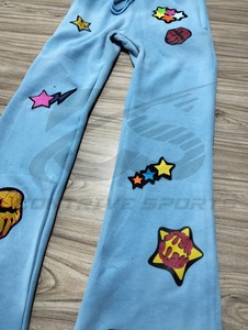 Pantalon de survêtement personnalisé pour femme, coupe délavée soleil, style jogger, sérigraphie, vintage, délavé à l'acide, évasé, avec patchs imprimés - Product Image 3