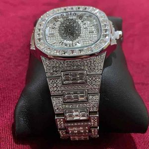 Splendide montre de luxe en diamant, boîtier en argent et saphir, mouvement à quartz analogique ETA 28 mm, étanche 10 m, idéale comme cadeau. - Product Image 3
