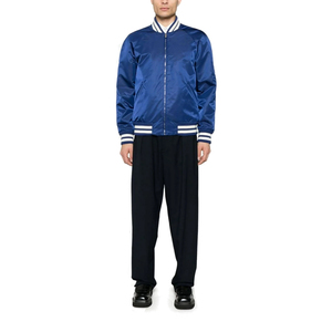Veste de baseball en satin bleu pour homme avec bordure blanche, col rabattu, fermeture éclair, coupe classique, style preppy, veste bomber en polyester - Product Image 3