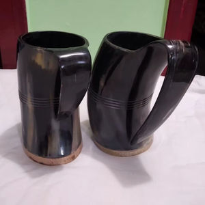 Taza Vikinga de Cuerno de Buey Auténtico de Alta Calidad, Hecha a Mano, Duradera, con Logotipo Personalizado para Fiestas Navideñas y Festivales Vikingos - Product Image 1